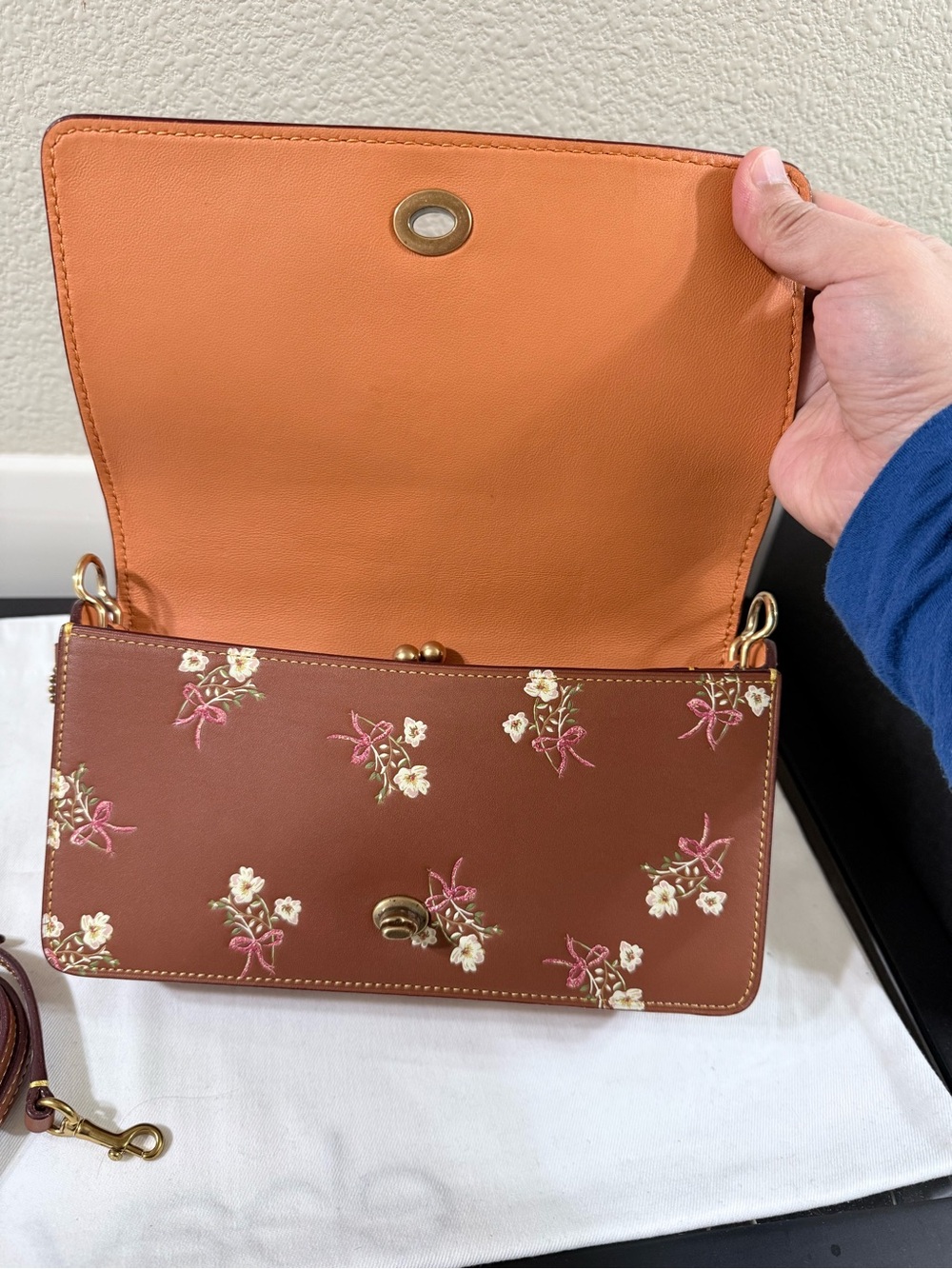 Coach 1941 dinky bow print brass/1941 saddle like new condition - Picture 8 of 12